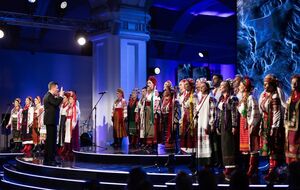 Зал после выступления хора взорвался аплодисментами