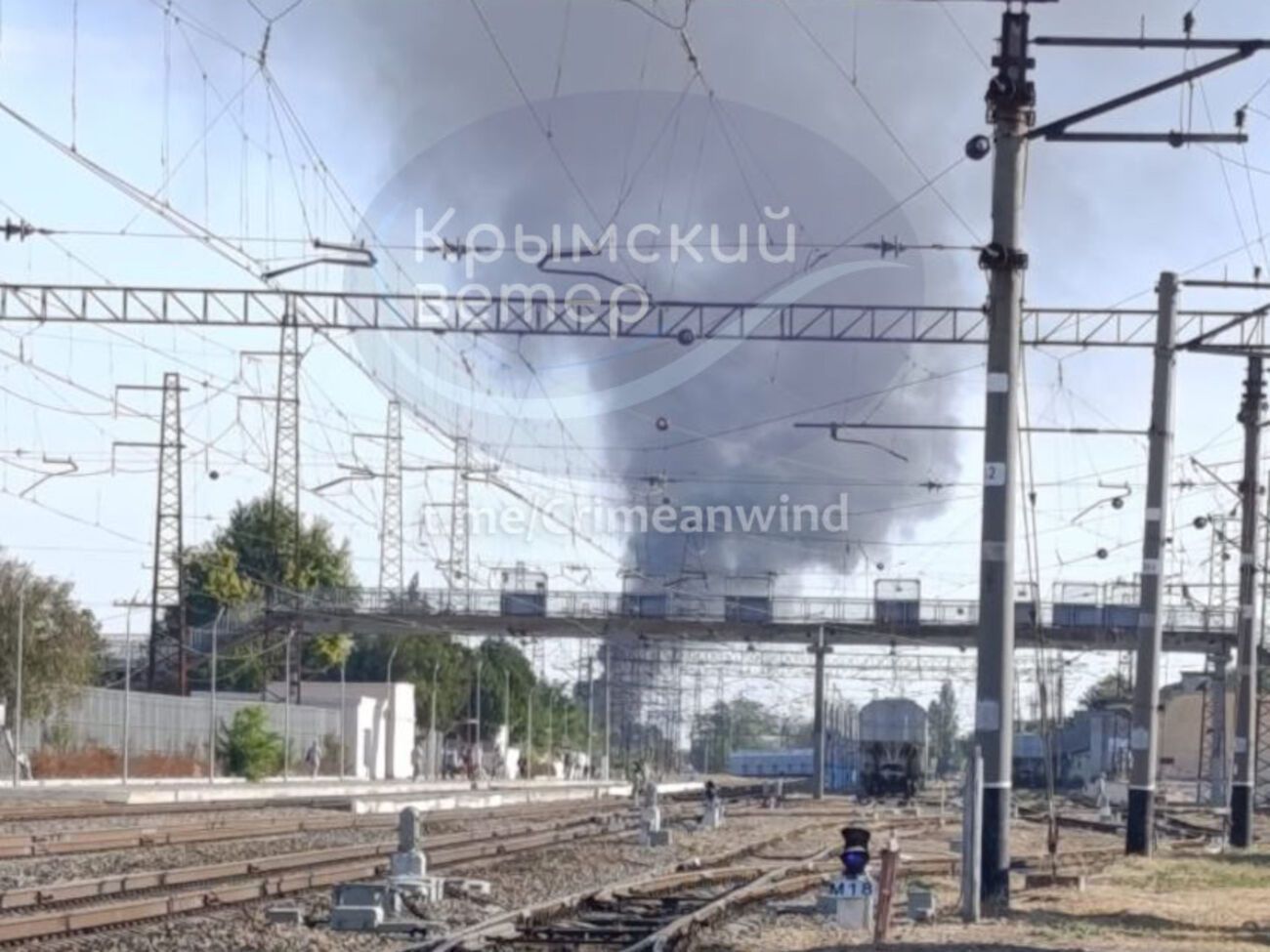 Утром 26 августа 2025 года "Крымский ветер" писал о попадании по железнодорожной инфраструктуре в Джанкое