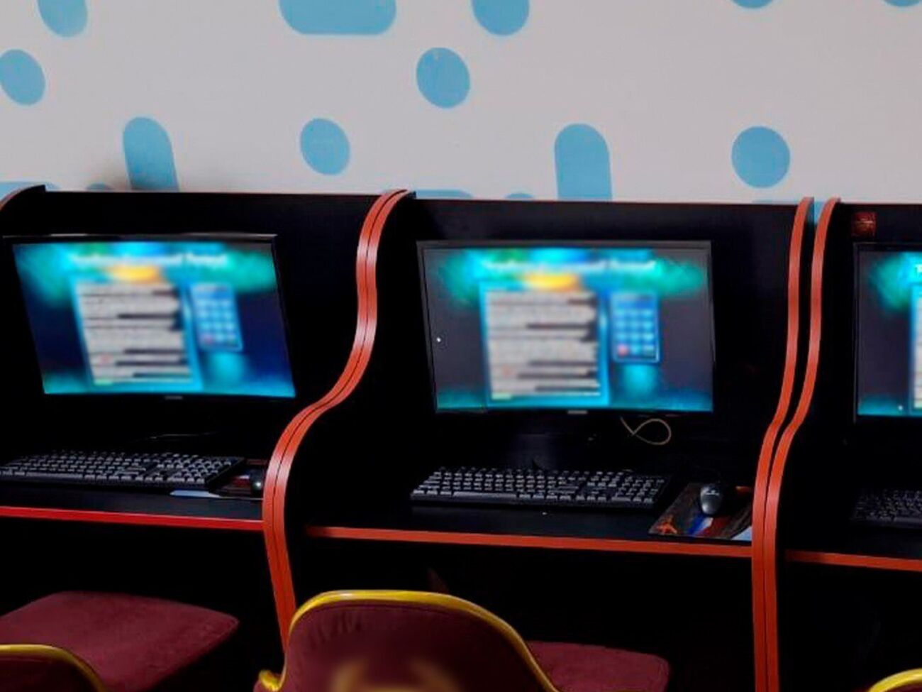 Полиция провела более 70 обысков, изъяв игровую технику