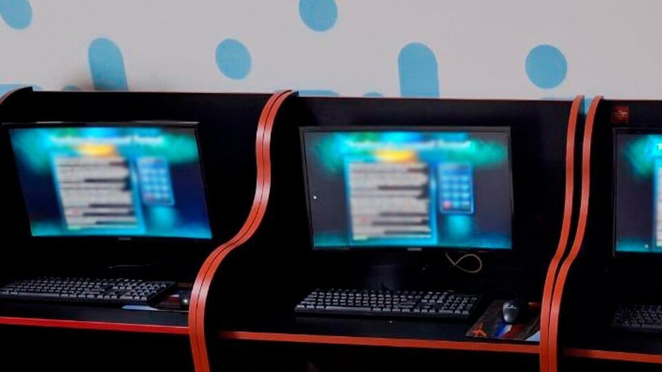 Полиция провела более 70 обысков, изъяв игровую технику