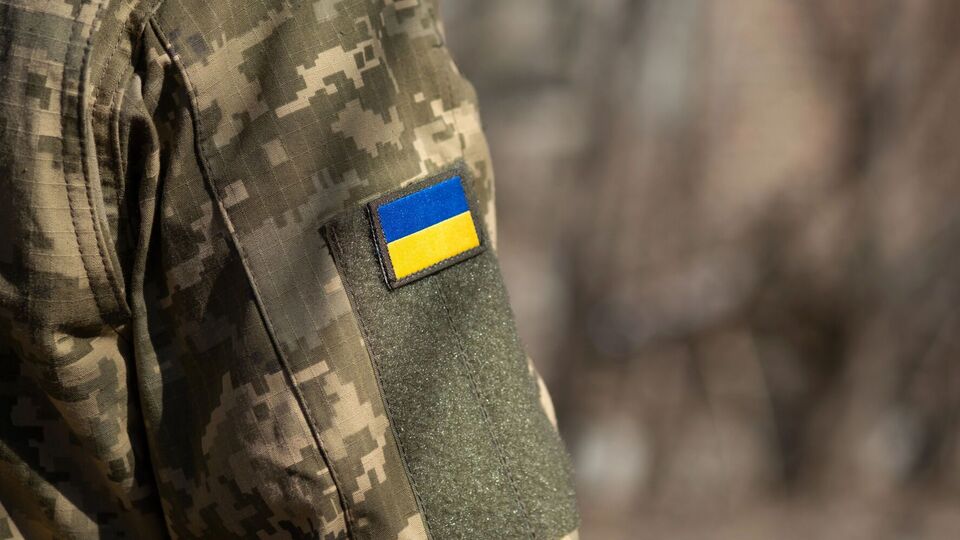 Россияне перерезали нацгвардейцу горло и бросили в яму умирать