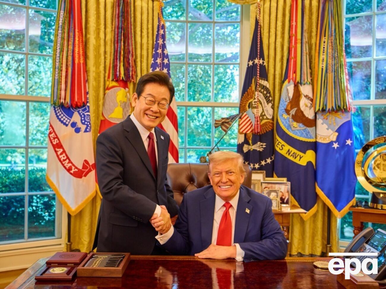 Ли Чжэ Мен (на фото слева) отметил, что его встреча с Трампом превзошла ожидания