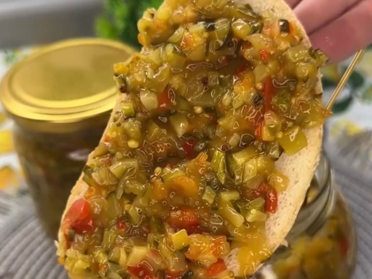 Огуречную икру лучше готовить в сезон дешевых огурцов