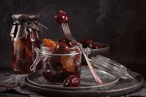 Маринованные сливы в этом рецепте остаются тугими