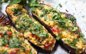 Для начинки понадобится 200 г куриного фарша