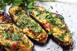 Для начинки знадобиться 200 г курячого фаршу