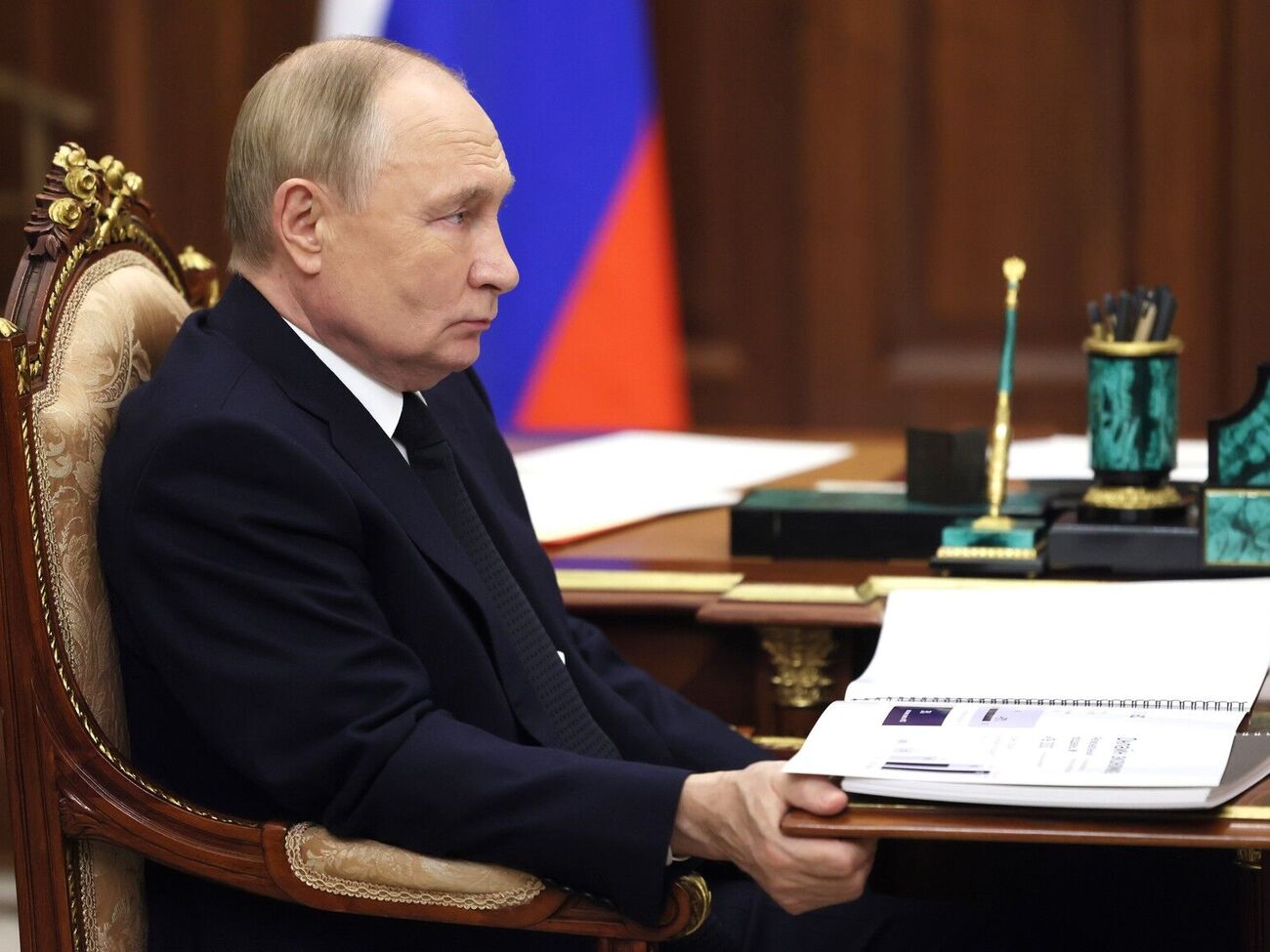 Одна "консерва" может быть связана с днем рождения Кабаевой, пишет медиа