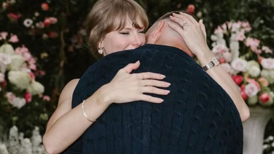 Свифт закрутила роман с Келси в 2023 году