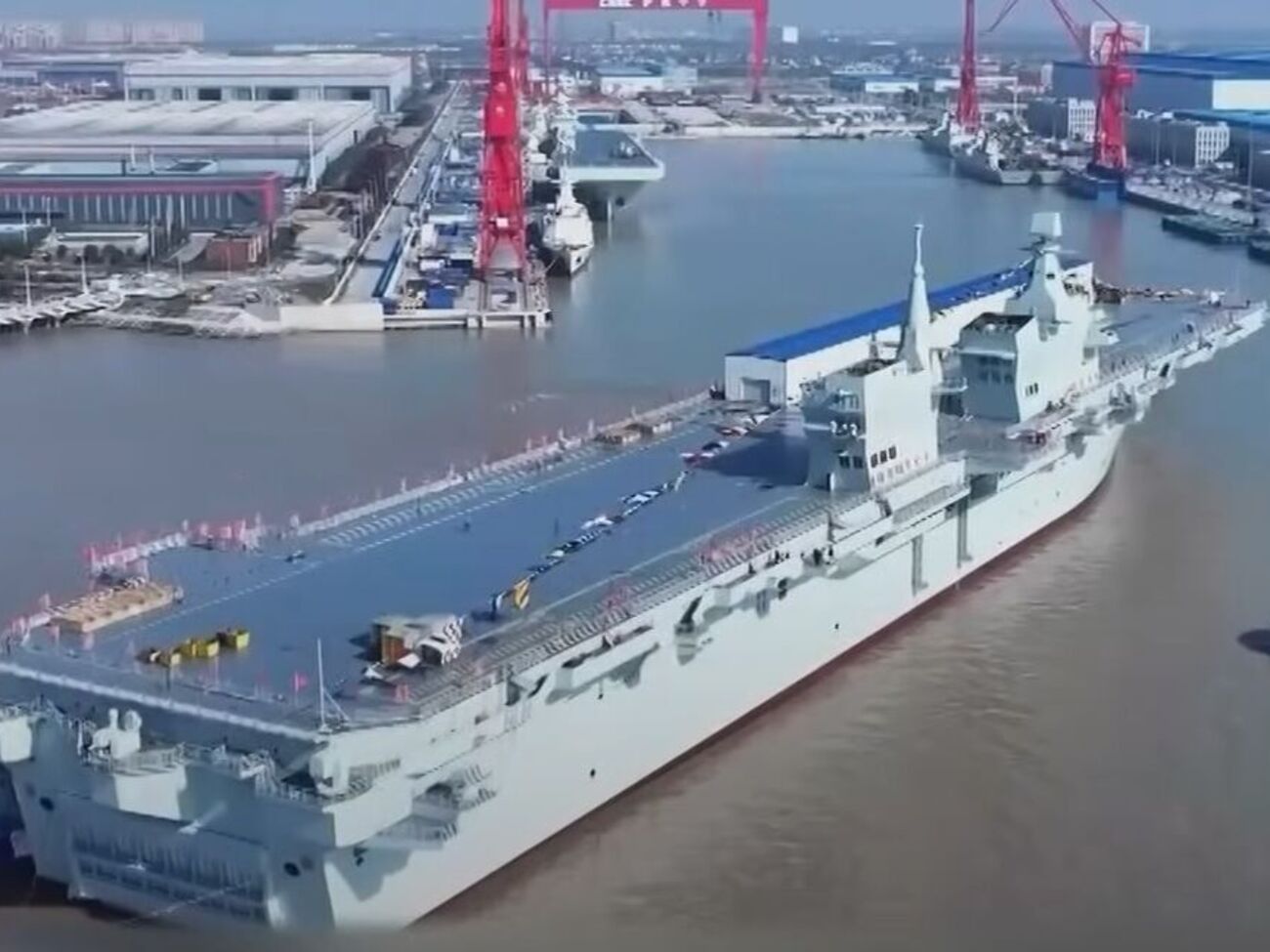 Новый авианосец прошел как минимум восемь этапов морских испытаний, отмечают СМИ