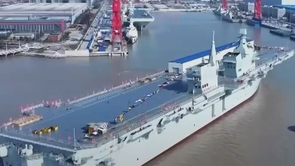 Новый авианосец прошел как минимум восемь этапов морских испытаний, отмечают СМИ