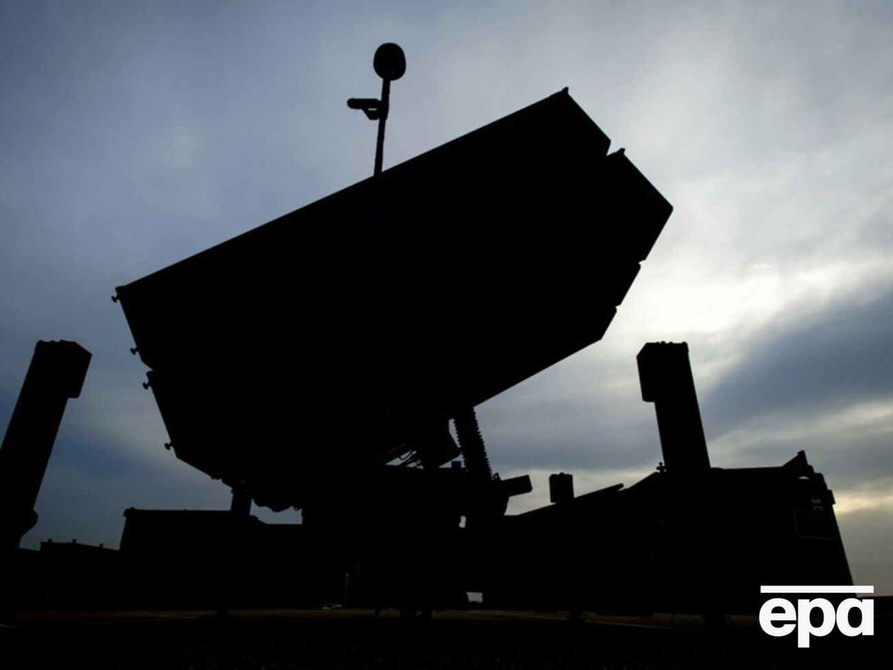 Нидерланды профинансируют полный комплект критических американских систем ПВО для защиты Украины, отметили в нидерландском МИД