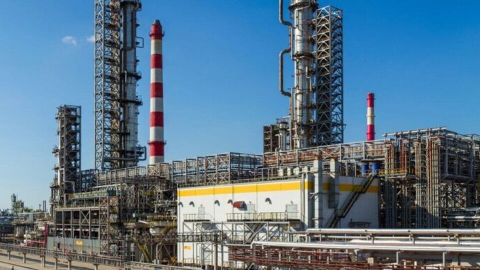По нефтепроводу в Москву доставляется бензин с Рязанского нефтеперерабатывающего завода