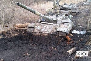 Фото "московских танков, погрязших в грязи, облетели весь мир", говорится в статье