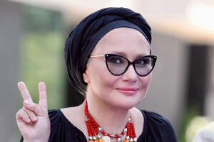 Мозговая вышла замуж за David Axelrod в 2015 году