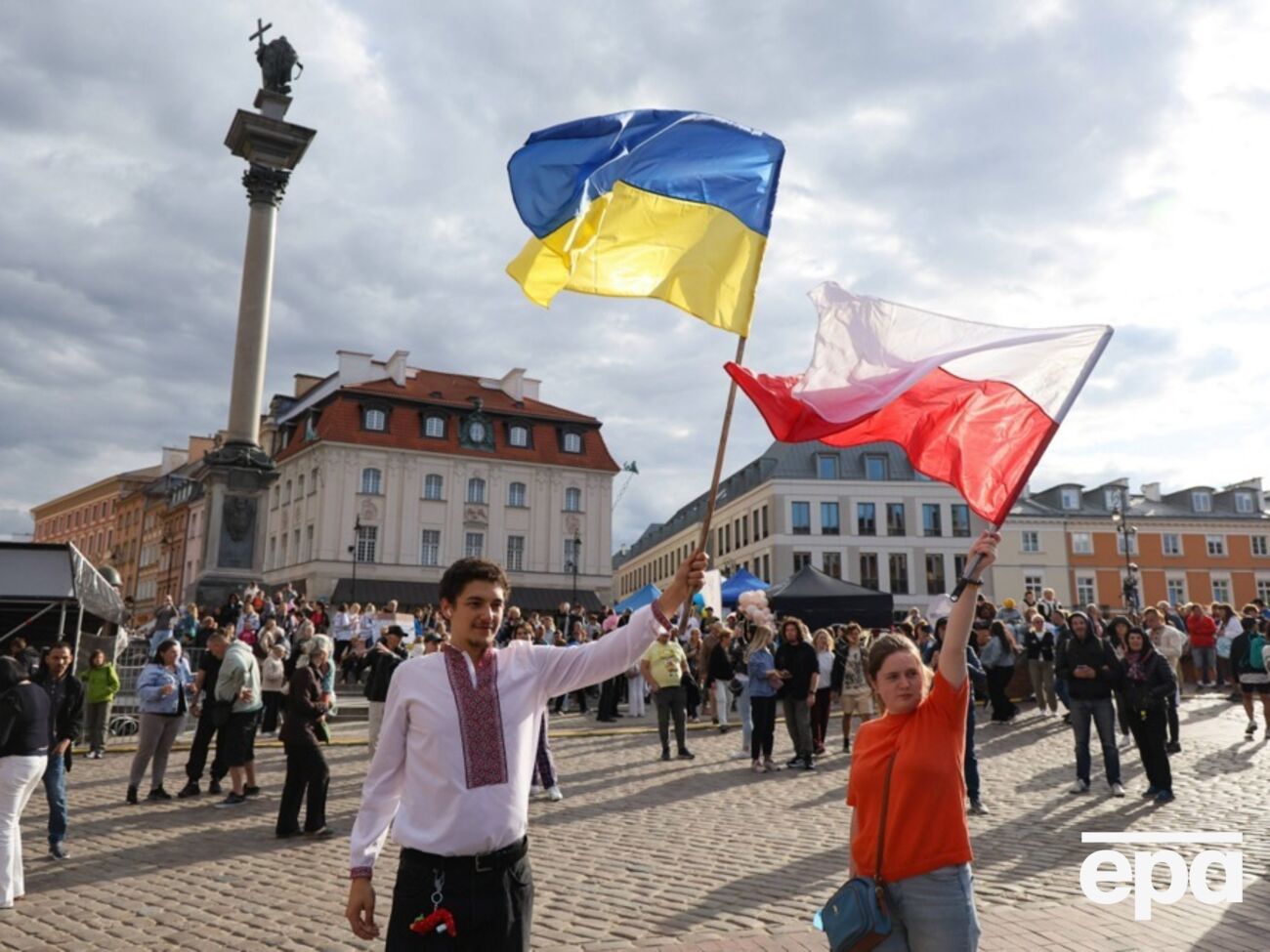 Громадянам України в Польщі порекомендували утриматися від "поспішних рішень"