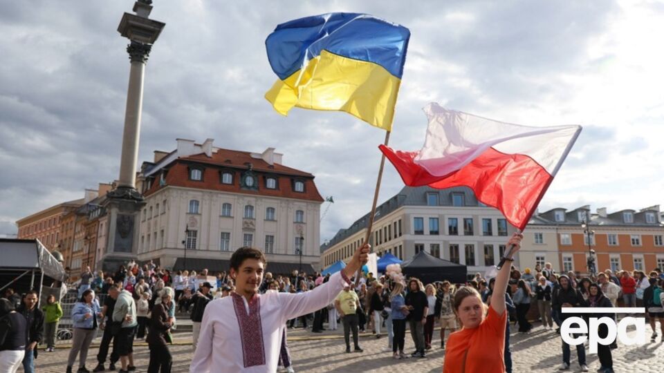 Громадянам України в Польщі порекомендували утриматися від "поспішних рішень"