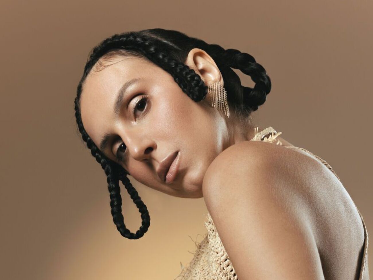 Новый трек Джамалы объединяет мелодическое техно, фьючер рейв и этническую украинскую эстетику