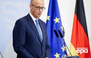 Возможная капитуляция Украины "только даст России время", отметил Мерц