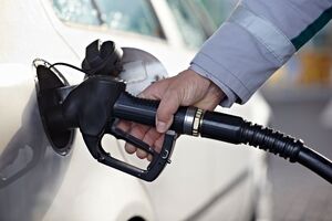 Нынешним летом в РФ оптовые цены на бензин находятся на рекордных уровнях, отметили СМИ