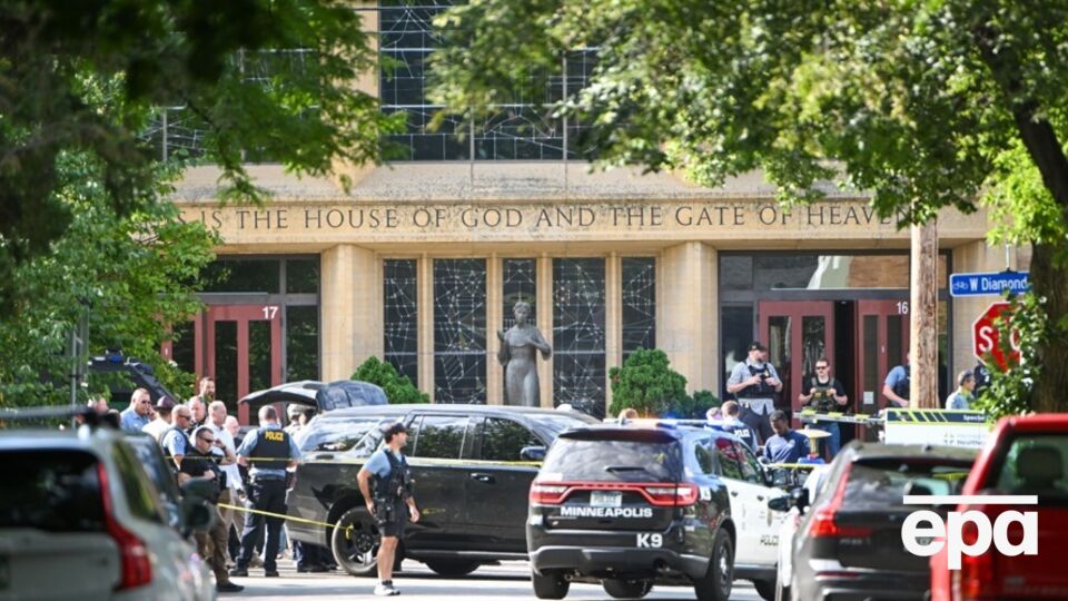 По данным полиции, нападавший застрелился