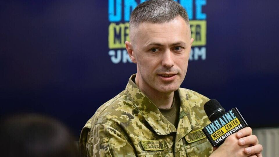 Демченко додав, що не всіх чоловіків віком до 22 років можуть випускати з України