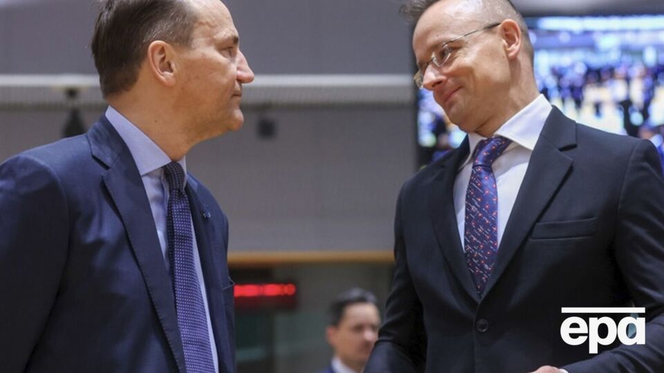 Сікорський відреагував на пост Сійярто