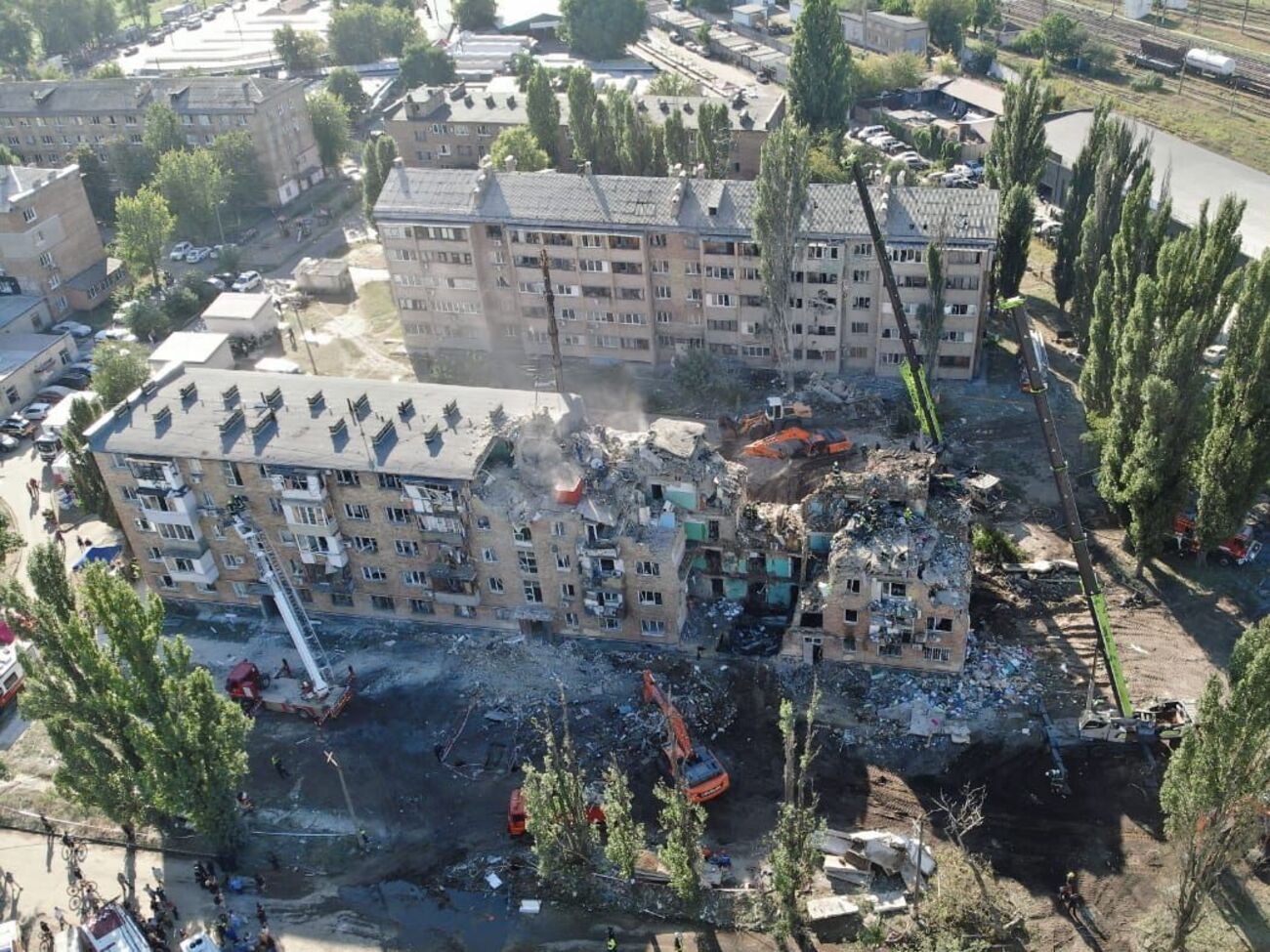 Аварійно-рятувальні роботи в Києві тривають, зазначили у ДСНС