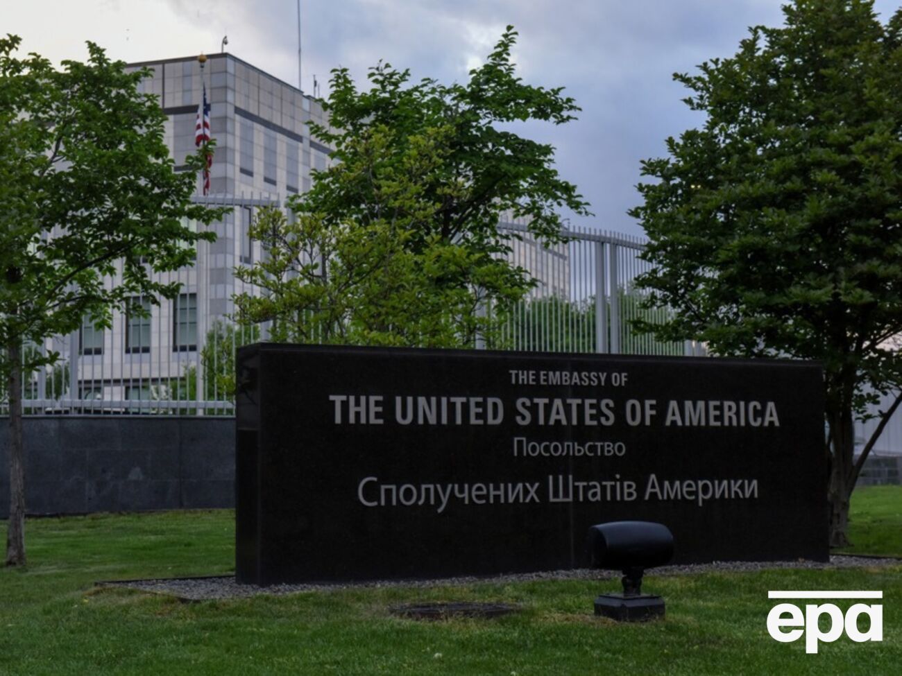 Удары по гражданским объектам "недопустимы", заявили в американском посольстве в Киеве