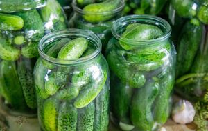 Переворачивание банки также помогает усилить вакуумное уплотнение и сделать его более надежным