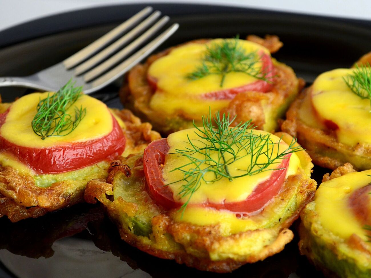 Из кабачков можно приготовить закуски, блины, оладьи и запеканки