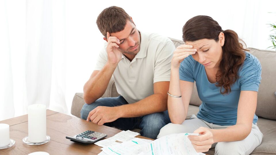 Существует заблуждение, что люди попадают в долговую яму из-за роскошного образа жизни, но это не так