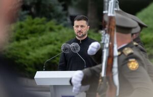 Сейчас в войне РФ против Украины "дроны все выжигают", отметил Зеленский