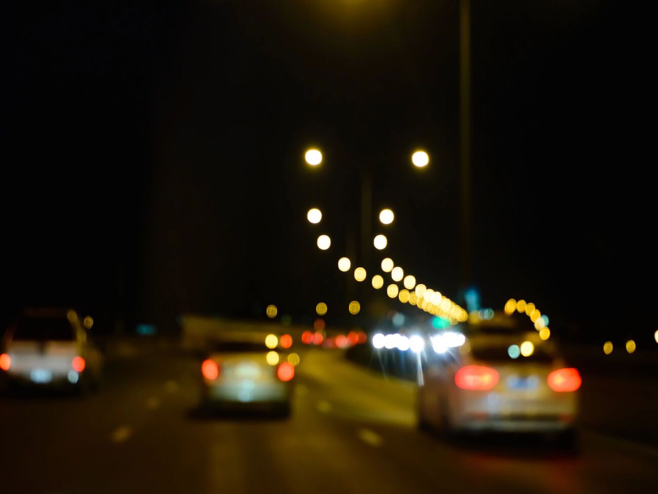 Не стоит включать в ответ дальний свет фар