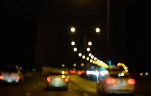 Не стоит включать в ответ дальний свет фар