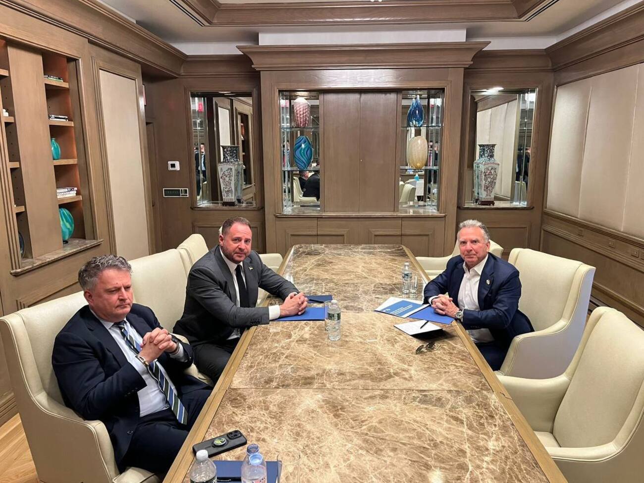 Украина готова к мирному процессу, заявил после встречи с Виткоффом Ермак