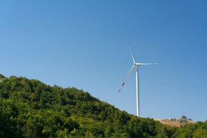 Освобождение от налогообложения импортного ветроэнергетического оборудования обеспечит скорейшее восстановление энергетической инфраструктуры, сказала Воронина