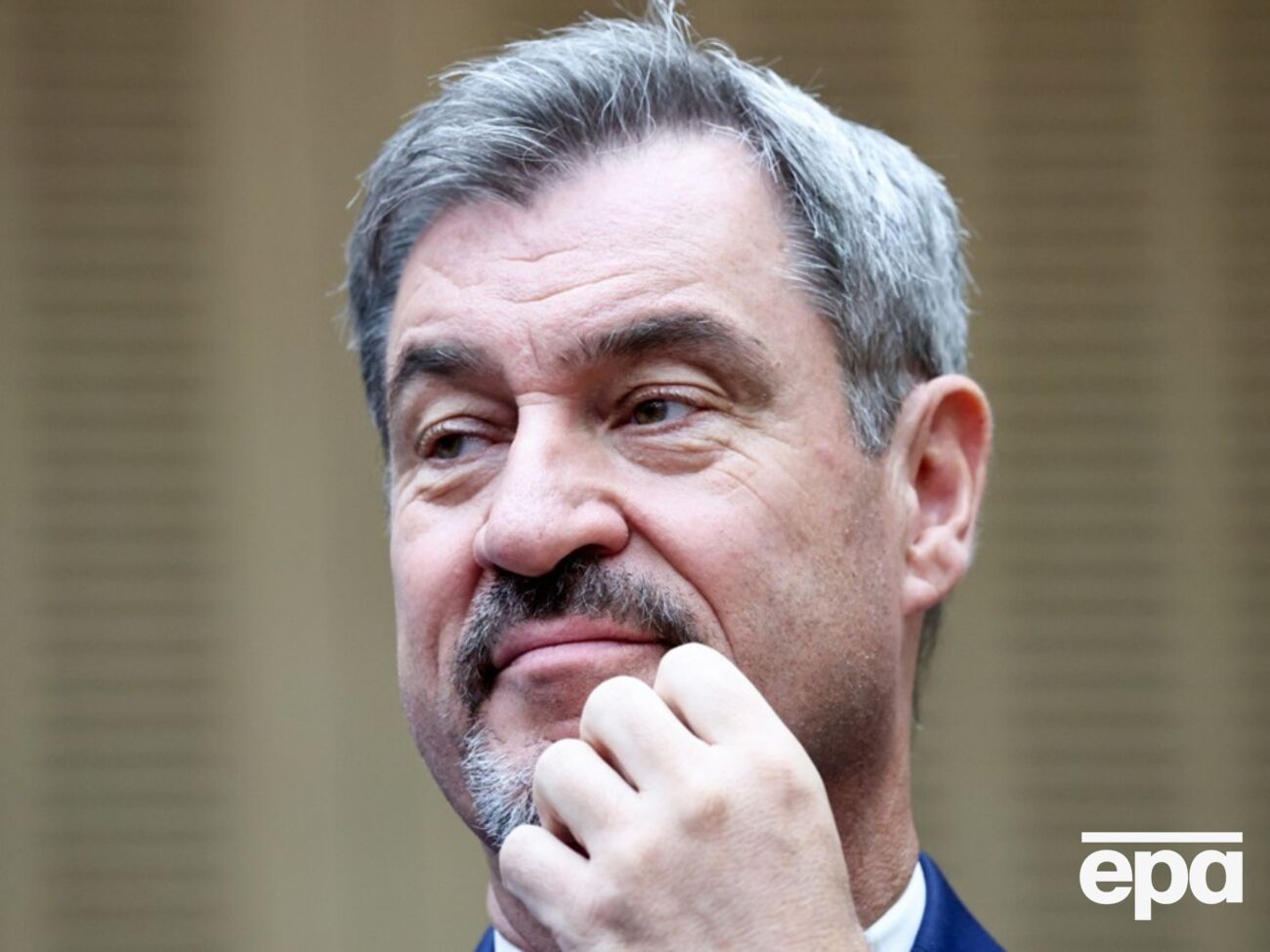 За словами Зедера, це має стосуватися "не лише тих, хто приїде в майбутньому", а "всіх"