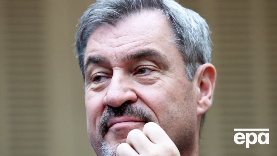 По словам Зедера, это должно касаться "не только тех, кто приедет в будущем", а "всех"