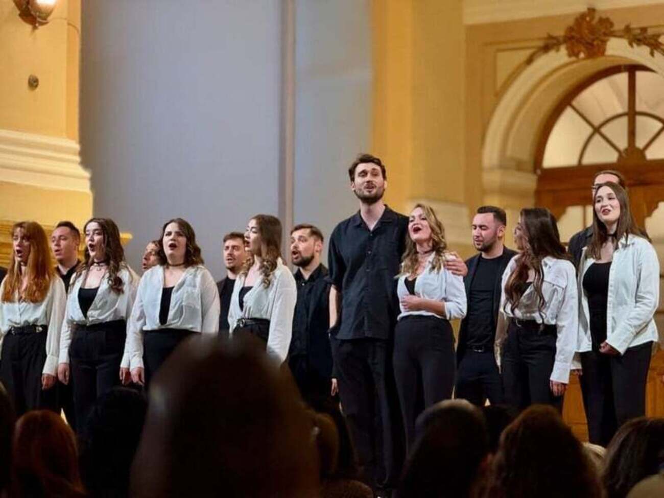 Хор стал популярным в июне после исполнения песни "Цей сон"