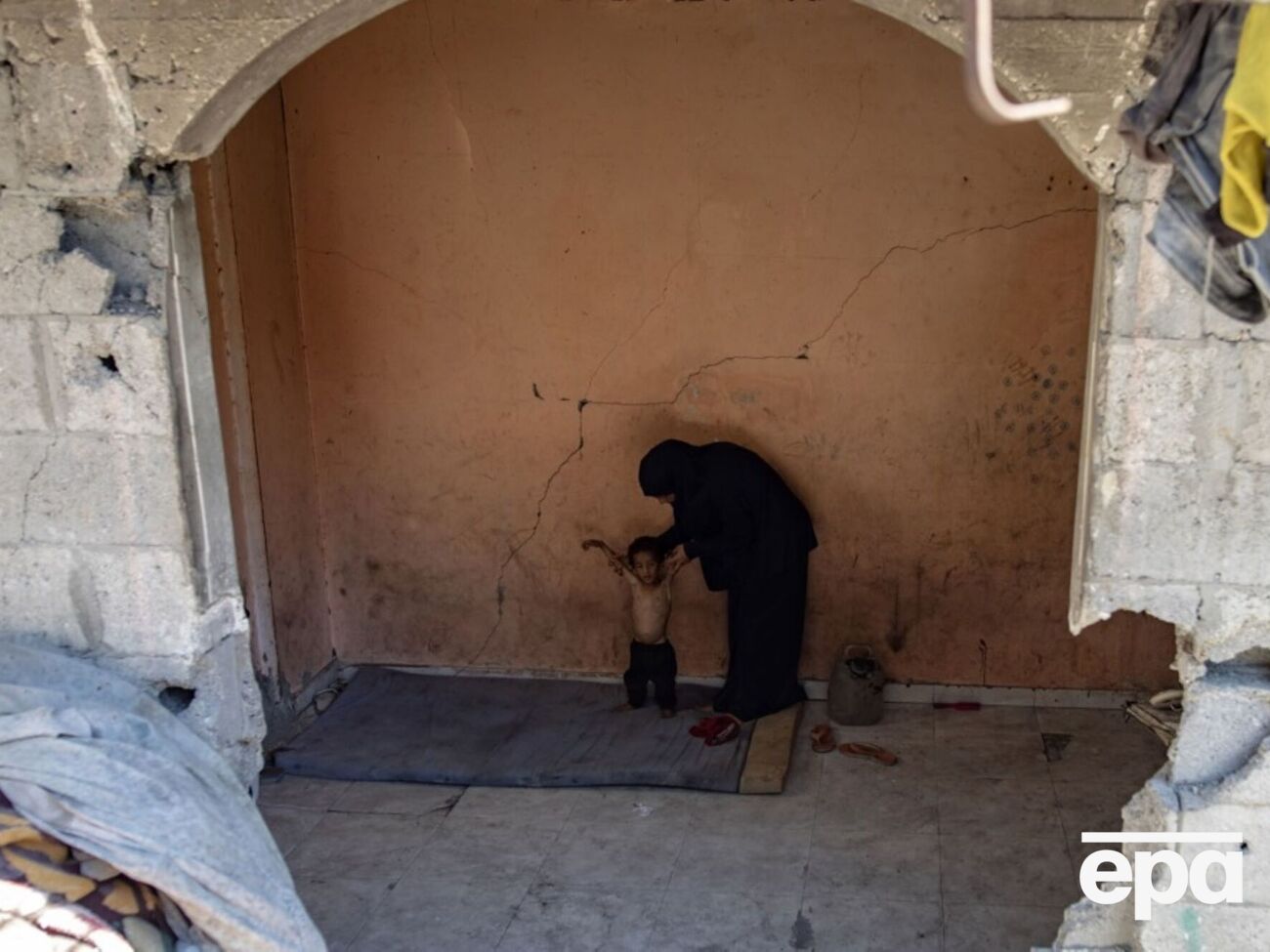 У королівство вже доправили трьох дітей із Гази, однак приватно