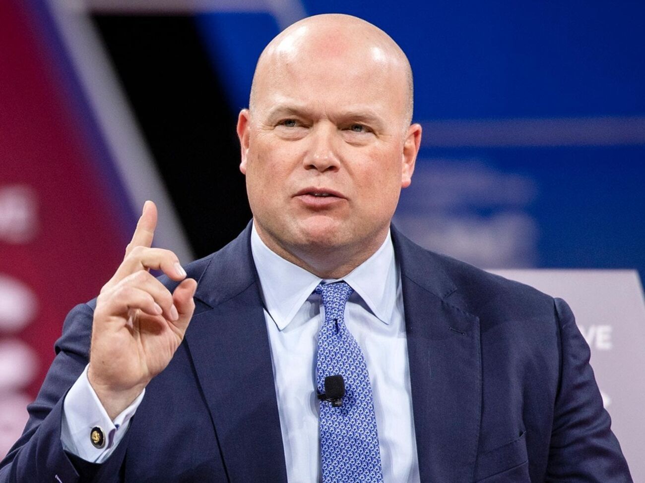 Трамп пытается "удержать за столом" Зеленского и Путина, уверен Уитакер