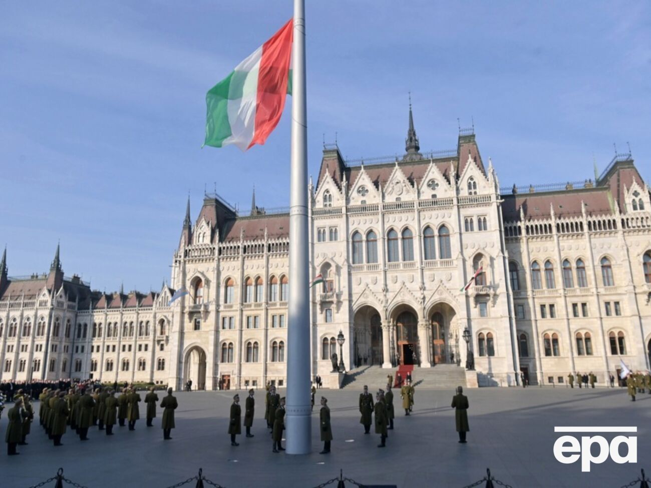 В МИД Венгрии подчеркнули, что "если будет мир, не будет больше бомбардировок и бессмысленных жертв войны"