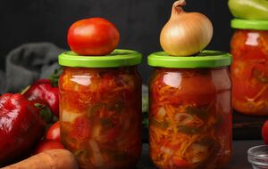 Для рецепта возьмите по 10 шт. баклажанов, перца, чеснока и лука