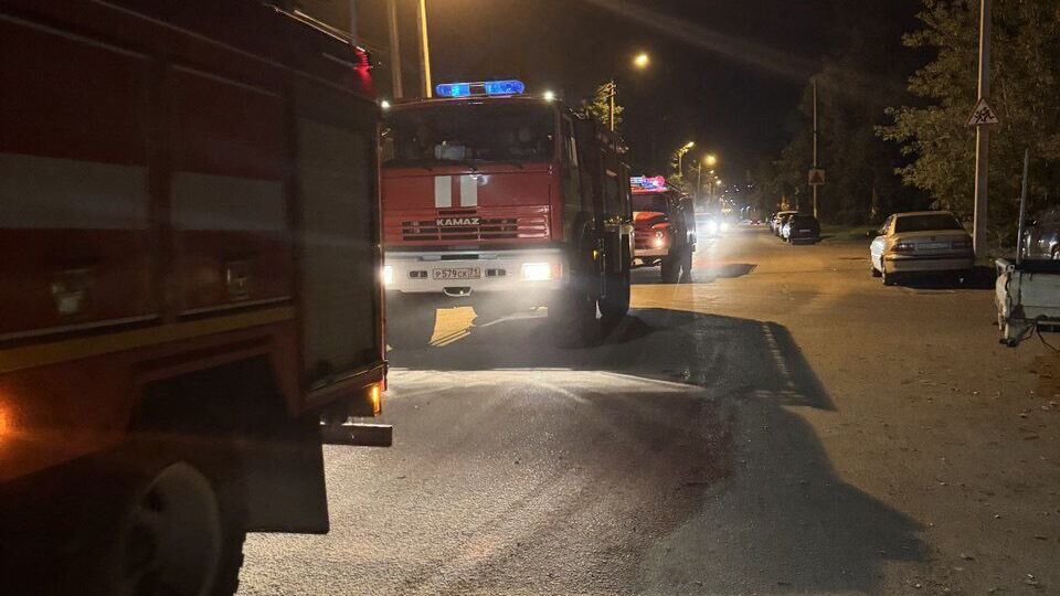 На место взрывов направили пожарные машины
