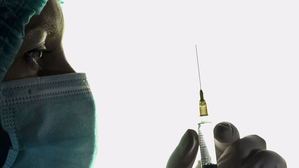 При отсутствии реальной конкуренции государство может переплатить за лекарства, подчеркнули журналисты