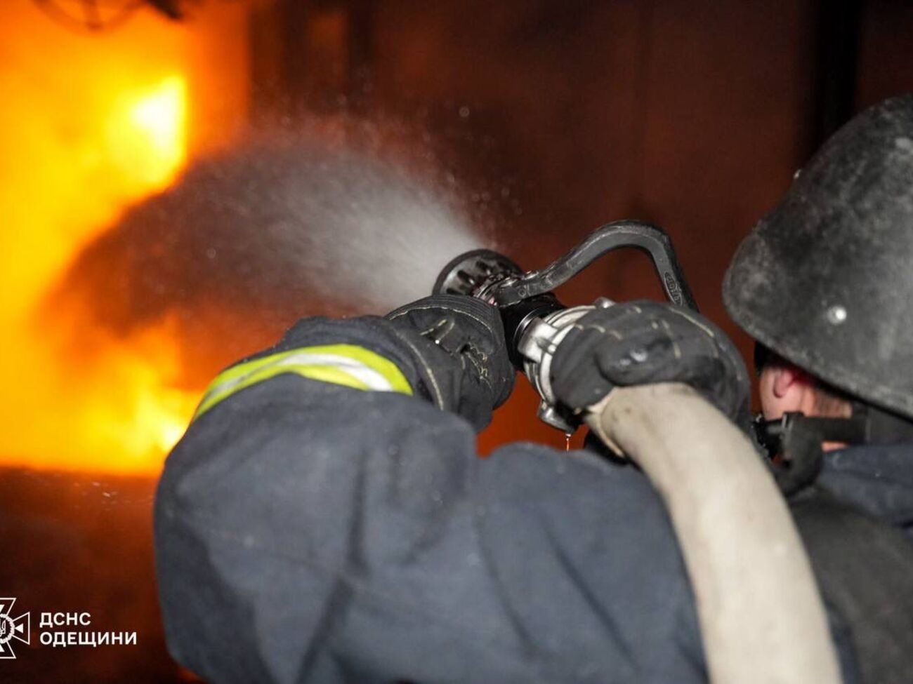 В Одесской области в результате российской атаки возникли пожары