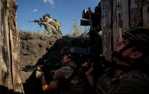 Украинские военные активно противостоят врагу на фронте, освобождая от оккупантов населенные пункты