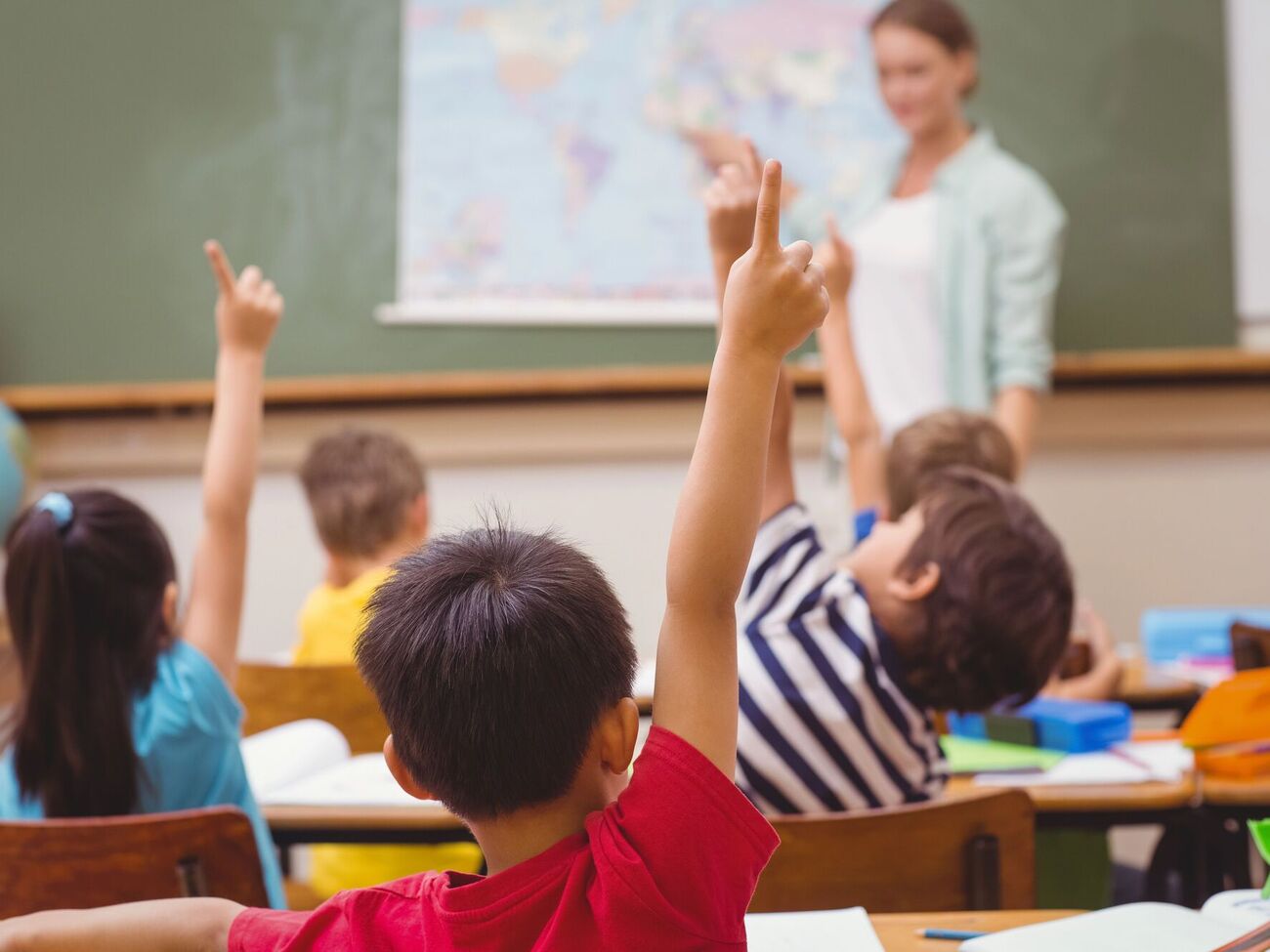 В начале учебного года следует отпраздновать с детьми переход из летнего отдыха в рабочую осень