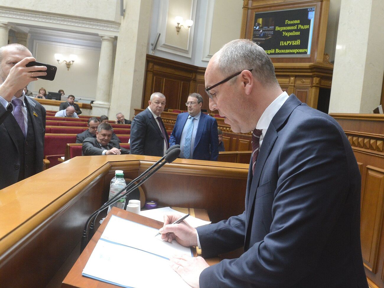 Парубія поховають на Личаківському цвинтарі, повідомили в міськраді Львова