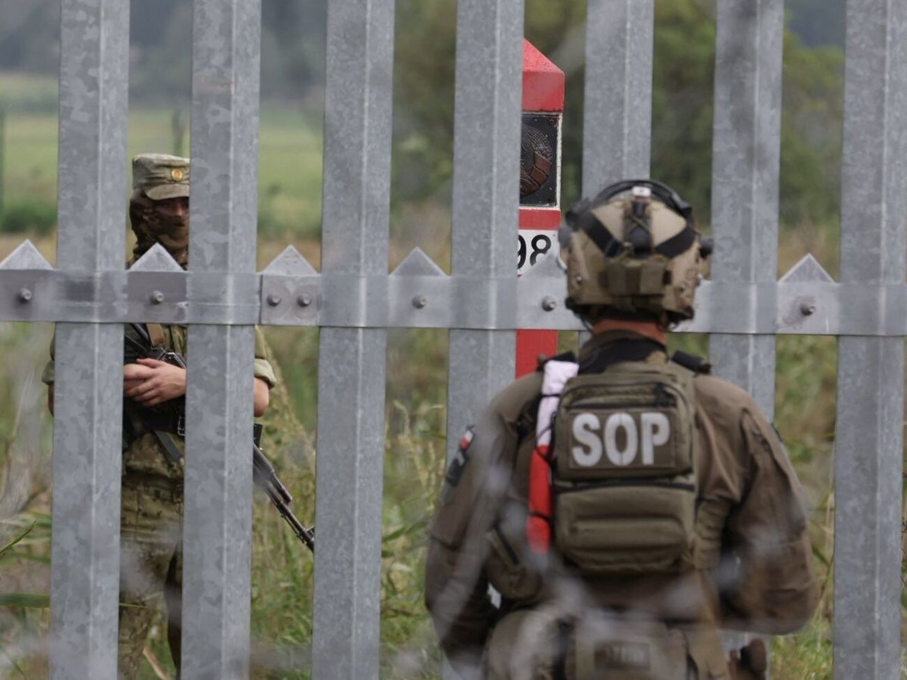 Туск и фон дер Ляйен совершили визит на польско-белорусскую границу, несмотря на предупреждения служб безопасности, рассказал премьерПольши
